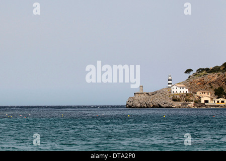 Leuchtturm im Hafen von Port de Sóller, Mallorca, Balearen, Spanien Stockfoto