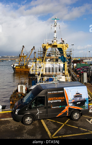 Brixham Fischereiflotte, Brixham, Torbay, Engineering Britannia, alt, deck, Bogen, Kreuzfahrt, rau, niemand, Nautik, tropischen, weiß, Pu Stockfoto