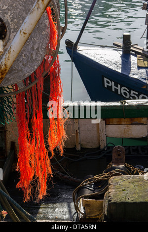 Brixham Angeln Flotte, Brixham, Torbay, alt, deck, Bogen, Kreuzfahrt, rau, niemand, Nautik, tropischen, weiß, Verfolgung, Reisen, Schiff Bo Stockfoto