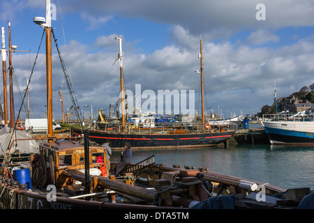 Brixham Angeln Flotte, Brixham, Torbay, alt, deck, Bogen, Kreuzfahrt, rau, niemand, Nautik, tropischen, weiß, Verfolgung, Reisen, Schiff Bo Stockfoto