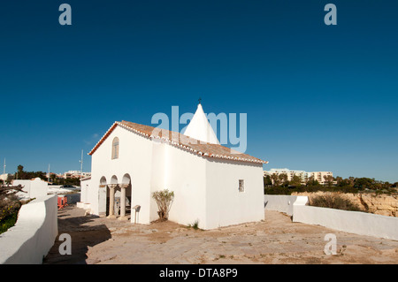 Unsere Liebe Frau von der Felsenkapelle in der Algarve-Portugal Stockfoto