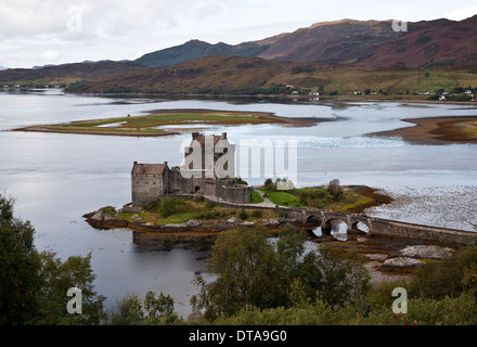 Eilean Donan Castle Bei Dornie, Wasserburg Im Loch Duich Stockfoto