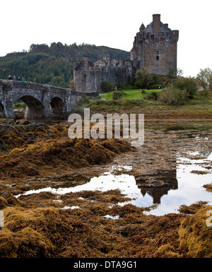 Eilean Donan Castle Bei Dornie, Wasserburg Im Loch Duich Stockfoto