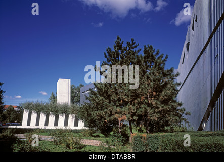 Berlin, Jüdisches Museum 1994-1998, Architekt Daniel Liebeskind Garten des cineastische Mit Holocaust-Turm Erstellt: 01.03.2006 Stockfoto