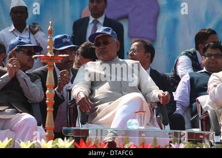 Gandhi Maidan, Patna, Bihar, 13. Februar 2014.  Shri Nitish Kumar, Chief Minister von Bihar bei der Abschlussfeier von Tarang eine dreitägige Spektakel als 10000 Mädchen von Bihar ihre Selbstverteidigung Fähigkeiten zeigte. Bildnachweis: Rupa Ghosh/Alamy Live-Nachrichten. Stockfoto