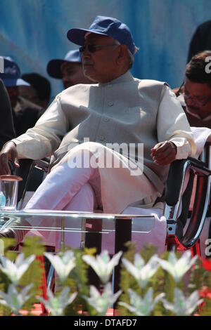 Gandhi Maidan, Patna, Bihar, 13. Februar 2014.  Shri Nitish Kumar, Chief Minister von Bihar bei der Abschlussfeier von Tarang eine dreitägige Spektakel als 10000 Mädchen von Bihar ihre Selbstverteidigung Fähigkeiten zeigte. Bildnachweis: Rupa Ghosh/Alamy Live-Nachrichten. Stockfoto