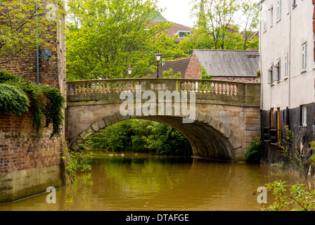 Foss Bridge. Eine denkmalgeschützte Brücke über den Fluss Foss, York. Stockfoto