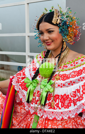 Das jährliche Festival "Desfile Mil de Polleras" (tausend Polleras) in Las Tablas, Los Santos Provinz, Republik von Panama. Stockfoto