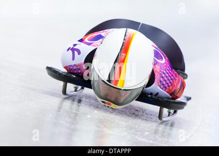 Sotschi, Krasnodar Krai, Rußland. 13. Februar 2014. Anja HUBER (GER) während ihrer ersten laufen in Skelett-Wettbewerb der Frauen bei den Sanki Sliding Centre, Mountain Cluster - XXII Olympische Winter-Spiele-Credit: Action Plus Sport/Alamy Live News Stockfoto