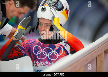 Sotschi, Krasnodar Krai, Rußland. 13. Februar 2014. Marion THEES (GER) reagiert nach Abschluss ihres zweiten Lauf der Skelett-Wettbewerb der Frauen bei den Sanki Sliding Centre, Mountain Cluster - XXII Olympische Winter-Spiele-Credit: Action Plus Sport/Alamy Live News Stockfoto