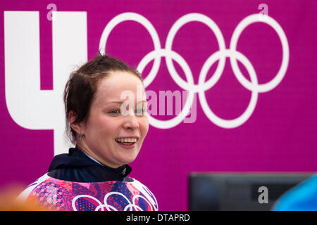 Sotschi, Krasnodar Krai, Rußland. 13. Februar 2014. Olga POLYLITSINA (RUS) reagiert nach Abschluss ihres zweiten Lauf der Skelett-Wettbewerb der Frauen bei den Sanki Sliding Centre, Mountain Cluster - XXII Olympische Winter-Spiele-Credit: Action Plus Sport/Alamy Live News Stockfoto