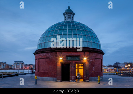 Der Eingang zu den Greenwich Foot Tunnel, Greenwich, London, England Stockfoto