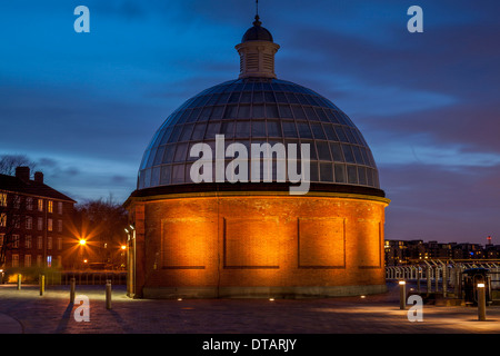 Der Eingang zu den Greenwich Foot Tunnel, Greenwich, London, England Stockfoto