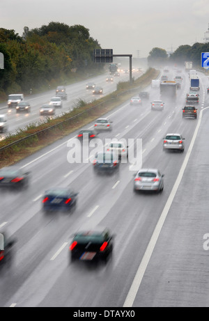 Oberhausen, Deutschland, Regen-slicked Autobahn Stockfoto