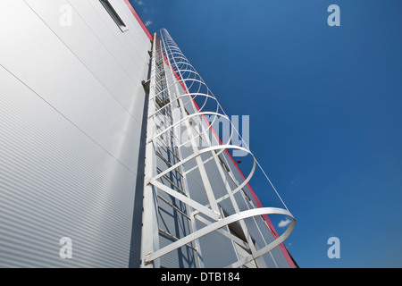 Lager mit Leiter, niedrigen Winkel Ansicht Stockfoto