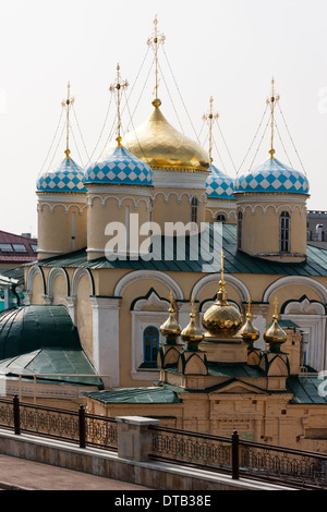 Pokrowski-Kirche und St.-Nikolaus-Kirche in Kasan, Tatarstan, Russland Stockfoto