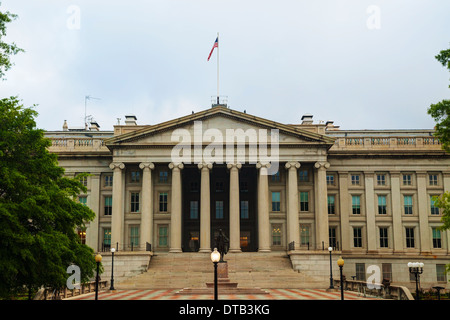 Das Finanzministerium Gebäude in Washington, DC am Abend Stockfoto