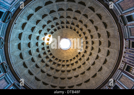 Kuppel von innen das Pantheon in Rom, Italien Stockfoto