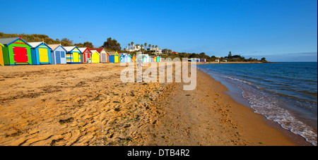 Baden-Boxen bunte bunte Strand sandigen Küste Brighton Baden-Boxen Port Phillip Bay Victoria Australien Seelandschaft Seestücke Stockfoto