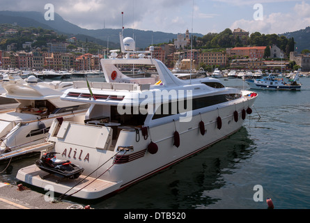 Santa Margaita, Italien, Luxus-Yacht im Hafen Stockfoto