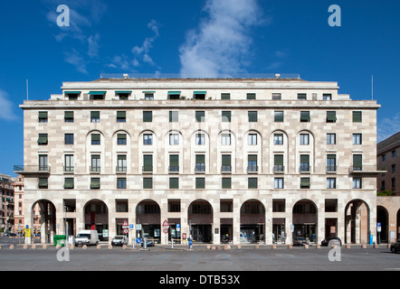 Genua, Palazzo INPS nach typisch für diese Zeit von Marcello Piacentini, Baujahr 1937 Stockfoto