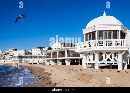 Ehemalige Balneario (Kurort) in La Caleta Strand, Cádiz, Andalusien, Spanien Stockfoto