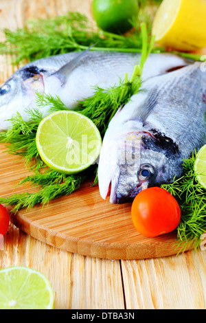 roher Fisch und Zutaten, Kochen Stockfoto