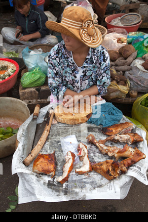 Gebratenes Schweinefleisch Verkäufer Dong Ba Markt Hue Vietnam Stockfoto