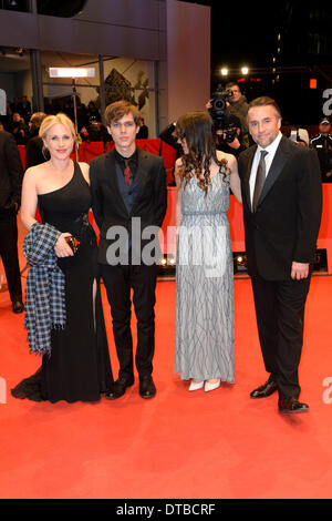 Berlin, Deutschland. 14. Februar 2014. Patricia Arquette, Ellar Coltrane, Lorelei Linklater und Richard Linklater Teilnahme an der Premiere von "Kindheit" auf der 64. Internationalen Filmfestspiele Berlin / Berlinale 2014 am 13. Februar 2014 in Berlin, Deutschland-Credit: Dpa picture-Alliance/Alamy Live News Stockfoto