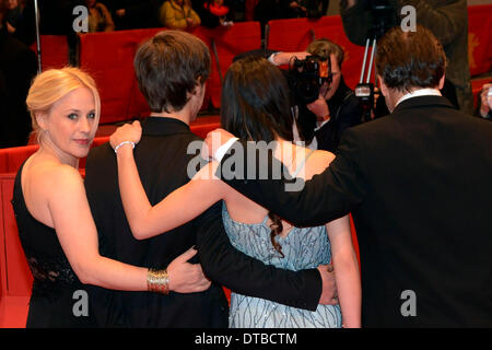 Berlin, Deutschland. 14. Februar 2014. Patricia Arquette, Ellar Coltrane, Lorelei Linklater und Richard Linklater Teilnahme an der Premiere von "Kindheit" auf der 64. Internationalen Filmfestspiele Berlin / Berlinale 2014 am 13. Februar 2014 in Berlin, Deutschland-Credit: Dpa picture-Alliance/Alamy Live News Stockfoto