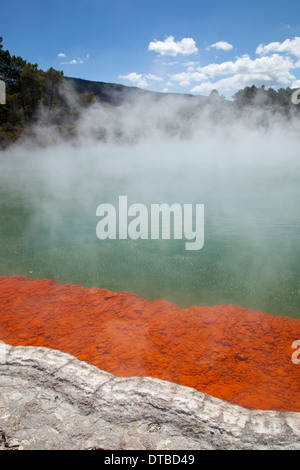 Champagne Pool, Wai-o-Tapu Thermal Wonderland in der Nähe von Rotorua und Taupo, Nordinsel, Vneu Zealand Stockfoto