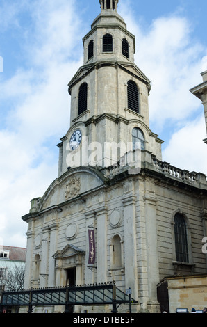 Altbau 3 Cross in Worcester, jetzt beherbergt Costa Coffee Stockfoto