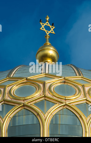 Berlin, Deutschland, Turm der neuen Synagoge in der Oranienburger Straße mit Dohlen Stockfoto