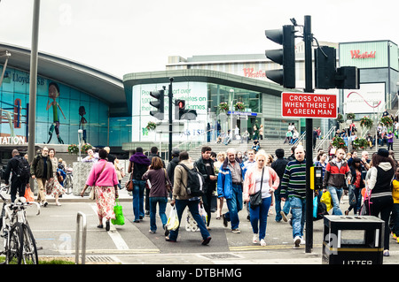 2012-Fußgängerüberwegen an der Stratford Tube Station Ausfahrt Stockfoto