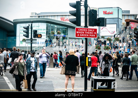 2012-Fußgängerüberwegen an der Stratford Tube Station Ausfahrt Stockfoto