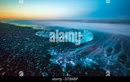 Schwimmende Eisberge in der Gletscherlagune Jökulsárlón, Island Stockfoto
