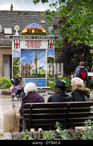 Tideswell Dorf im Peak District hält es gut Dressing Event jedes Jahr ist dies ein alter Brauch, die einzigartig in Derbyshire Stockfoto