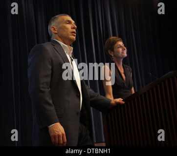 New York Yankees-Manager Joe Girardi und seine Frau Kim Girardi anlässlich einer Veranstaltung in New York City, 4. Februar 2014 Stockfoto