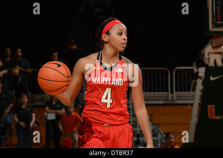 Coral Gables, FL, USA. 13. Februar 2014. Lexie braun #4 von Maryland in Aktion während der NCAA Basketball-Spiel zwischen den Miami Hurricanes und Maryland Terrapins Bank United Center in Coral Gables, FL. Die Terrapins besiegte die Hurricanes 67-52. Bildnachweis: Csm/Alamy Live-Nachrichten Stockfoto