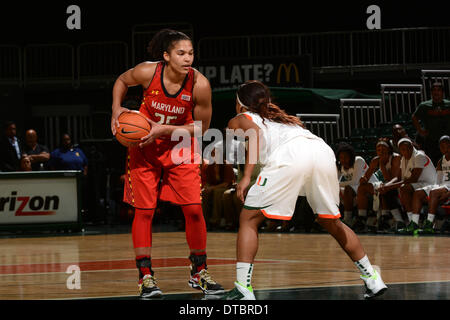 Coral Gables, FL, USA. 13. Februar 2014. Alyssa Thomas #25 von Maryland in Aktion während der NCAA Basketball-Spiel zwischen den Miami Hurricanes und Maryland Terrapins Bank United Center in Coral Gables, FL. Die Terrapins besiegte die Hurricanes 67-52. Bildnachweis: Csm/Alamy Live-Nachrichten Stockfoto