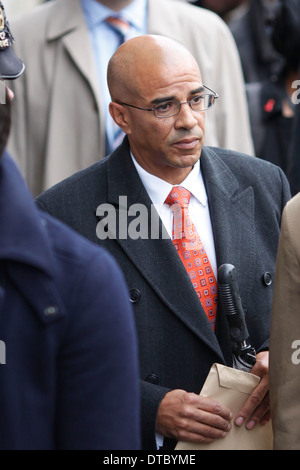 Paul Edwards, Fahrer des ehemaligen News im World Editor Rebekah Brooks, kommt am Old Bailey Hof im Zentrum von London am 26. September 2012 für eine Anhörung zu Vorwürfen im Zusammenhang mit angeblichen Telefon hacking auf die Nachricht von der Welt-Boulevardzeitung. 13 Personen, die vor verschiedenen Gebühren im Zusammenhang mit der Telefon-hacking Skandal, die Murdochs britische Boulevardzeitung heruntergefahren wurden im zentralen London Court. Stockfoto