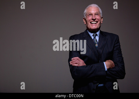 Studio-Porträt der ältere Mann im Anzug Stockfoto