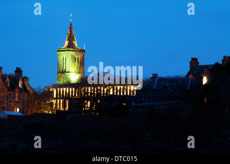 Universität St. Salvators Kapelle in der Abenddämmerung aus Doo Craigs St Andrews, Fife Schottland Stockfoto