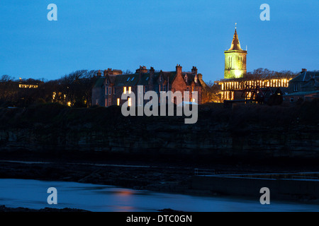 Universität St. Salvators Kapelle in der Abenddämmerung aus Doo Craigs St Andrews, Fife Schottland Stockfoto