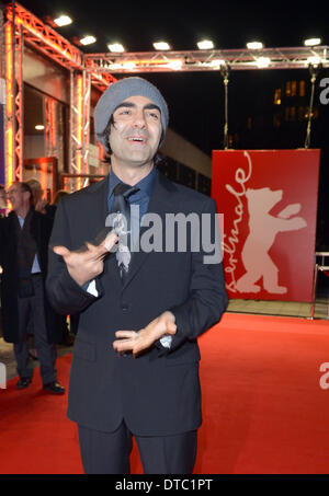 Berlin, Deutschland. 14. Februar 2014. Deutsch-türkische Regisseur Fatih Akin kommt für das Screening von "Rebel Without a Cause .denn Sie Wissen Nicht, was Sie Tun" die 64. jährliche Berlin Film Festival in Berlin, Deutschland, 14. Februar 2014. Der Film ist im Abschnitt "Berlinale-Klassiker" der Berlinale präsentiert die vom 06. bis 16. Februar 2014 läuft. Foto: JENS KALAENE/Dpa/Alamy Live News Stockfoto