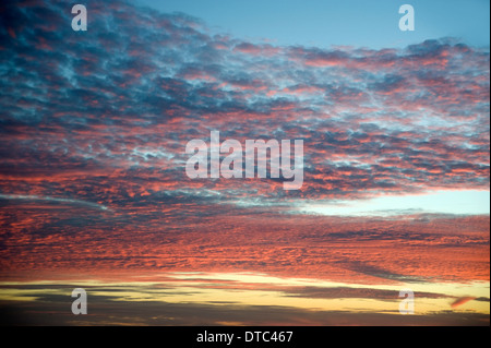 Bunten Sonnenuntergang Himmel Stockfoto