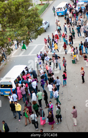 Luftaufnahme von Bushaltestelle, Piazza, Addis Ababa, Äthiopien Stockfoto