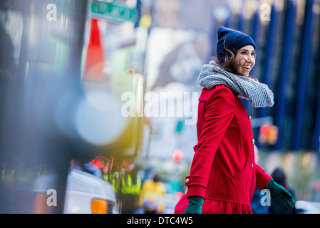 Junge weibliche Touristen, New York City, USA Stockfoto