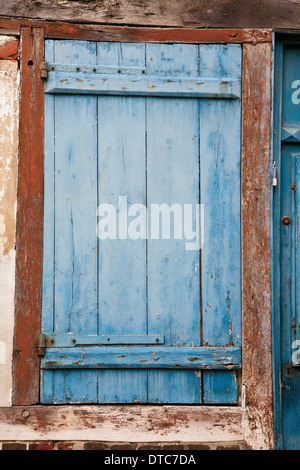 Bemalte Verschluss ein Fachwerkbau aus dem 16. Jahrhundert in Honfleur, Normandie, Frankreich Stockfoto