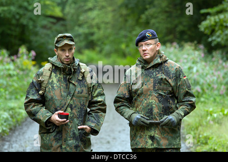 Illkirch-Grafenstaden, Frankreich, Soldaten des JgBtl 291 bei einem Training in den Wald Stockfoto